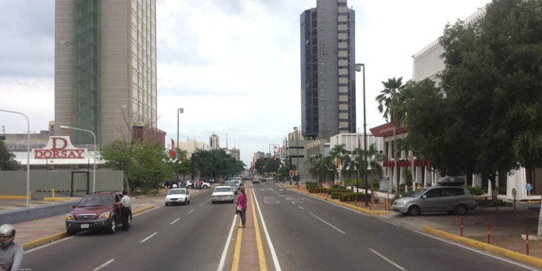 Nuevas ordenanzas buscan elevar a 5 de Julio, de “cementerio comercial” a "zona rosa"