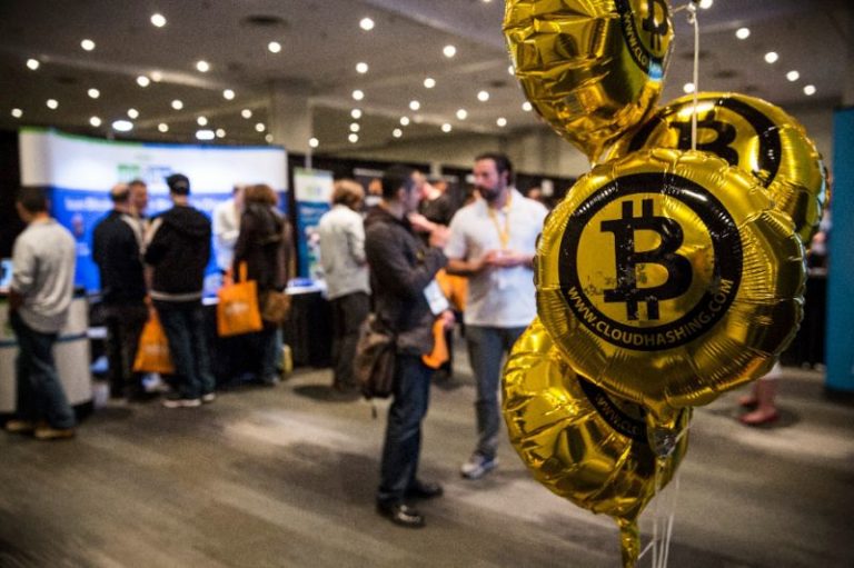 Venezolanos inyectan monedas virtuales  en sus cuentas pese a su inestabilidad