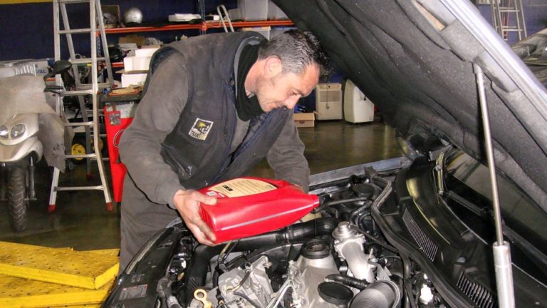 Con un asistente mecánico virtual puedes cuidar tu automóvil