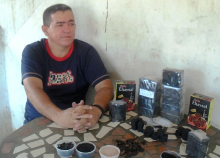 Carbón de coco un tesoro activado en San Isidro