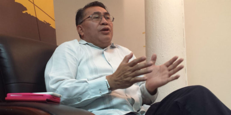 El "Padre Vidal" ahora lleva "la revolución por fuera y la sotana por dentro"
