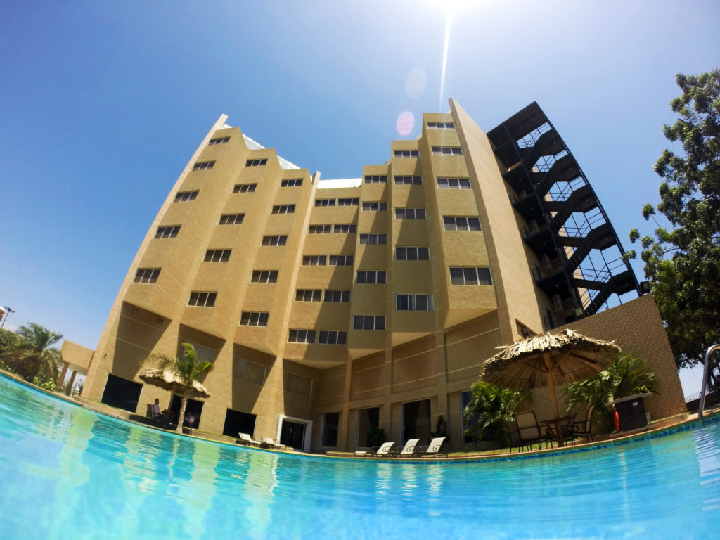 Hotel Brisas del Norte, ¿Cómo hace para mantenerse en su "insólita" ubicación?