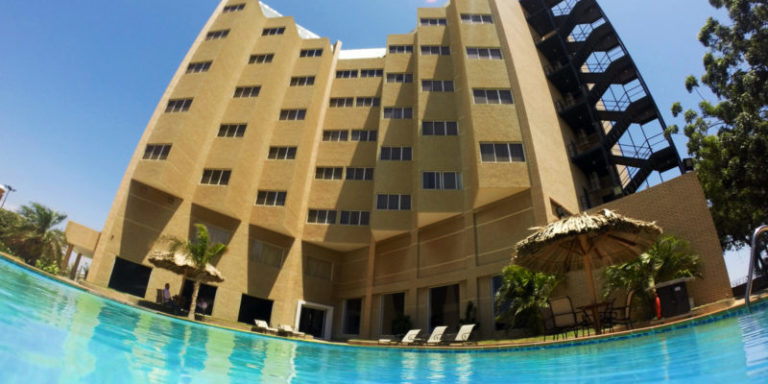 Hotel Brisas del Norte, ¿Cómo hace para mantenerse en su "insólita" ubicación?