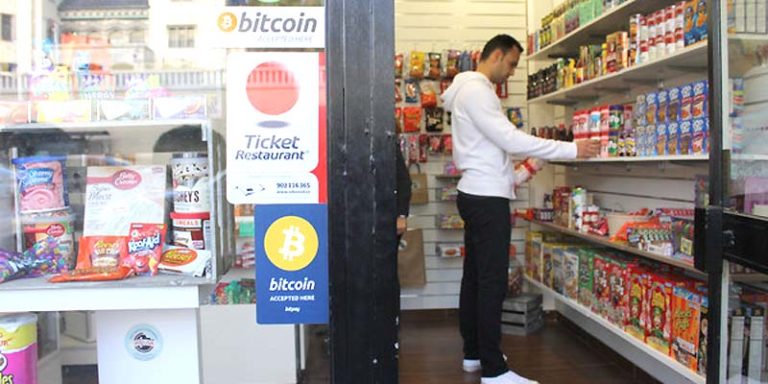 El "bitcoin" se abre paso en las empresas "criollas" por su valor frente al dólar