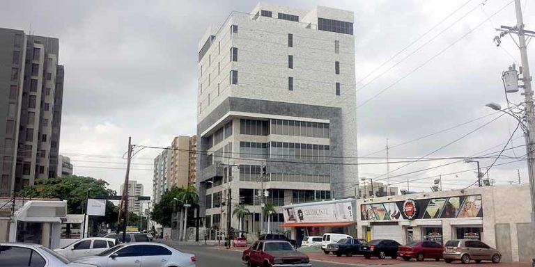 En plena calle 72 hay un lujoso edificio "sin nombre", cuyo uso te sorprenderá