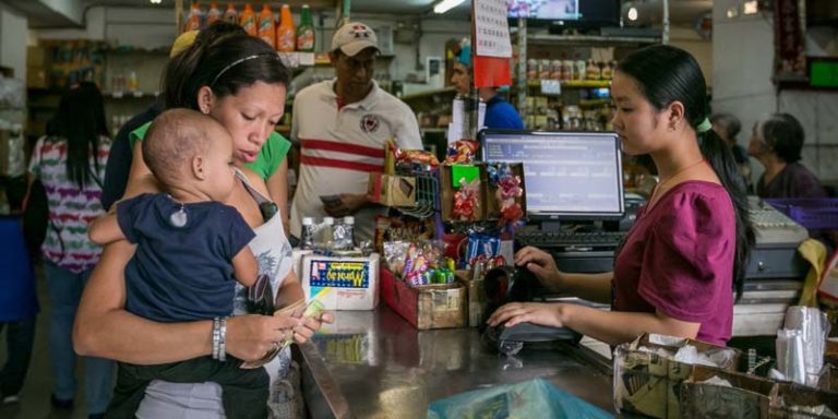 ¿Por qué los comercios chinos sortean mejor los embates de la crisis?