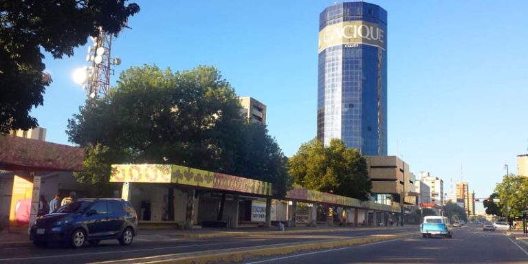 Torre Cristal, una morena que cautiva de lejos y asusta de cerca