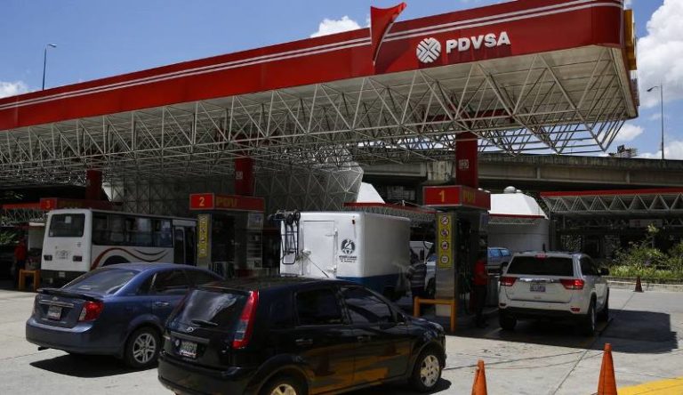 Subsidio y contrabando de gasolina le quitan “combustible” a la economía venezolana