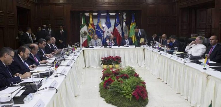 ¿Cuáles son los principales puntos de diálogo entre el gobierno y la oposición venezolanos?