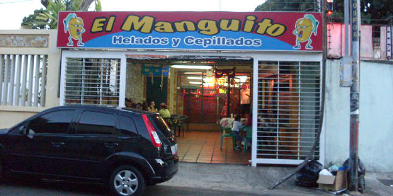 Cepillados "El Manguito": Tan sabrosos, que desafían el caos de la Av. Universidad