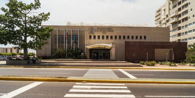 ¡Auxilio! Biblioteca María Calcaño padece “a merced” del calor