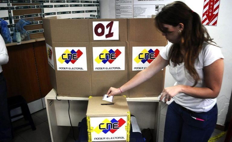 Más de la mitad de centros electorales en Zulia solo tienen una o dos mesas para el 20M