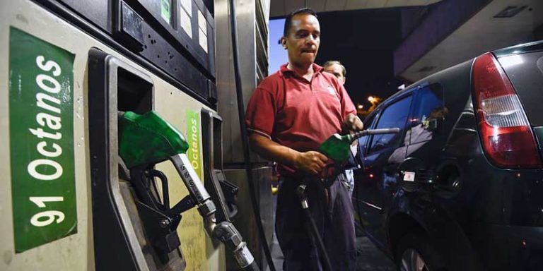 “Gasolineros” en ascuas frente al bolívar Soberano y la inminencia de un aumento
