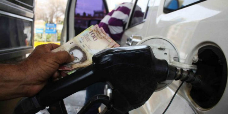 Nueva Reconversión Monetaria obligará a "ajustar" los precios de la gasolina