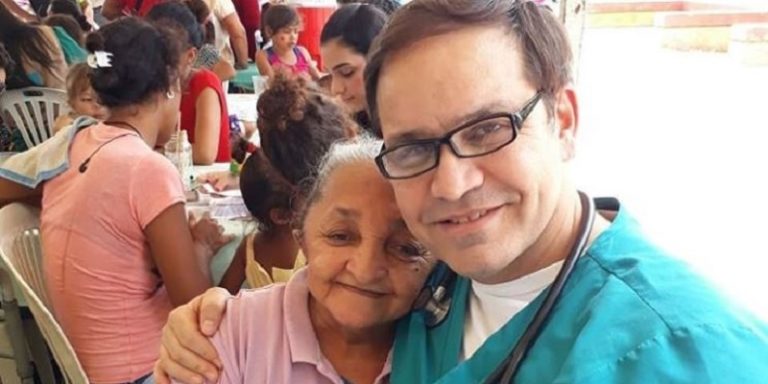 Gustavo Baptista y sus "amigos" llevan salud y ayudas a comunidades que lo requieran