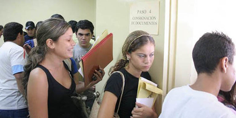 En LUZ el 70% de los que logran graduarse, "se quieren ir"