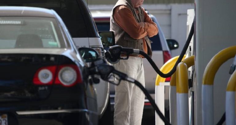 ¡Insólito! Más de 550 mil litros de gasolina se compran con un dólar en Venezuela