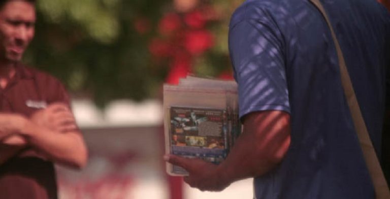 Venta de películas “quemadas” aún es negocio en la zona de “caché”