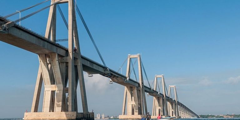 Puente Sobre el Lago Tu Reporte