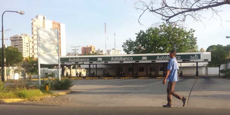 Autobancos de Maracaibo: ¿Fósiles vivientes de una prehistoria económica?