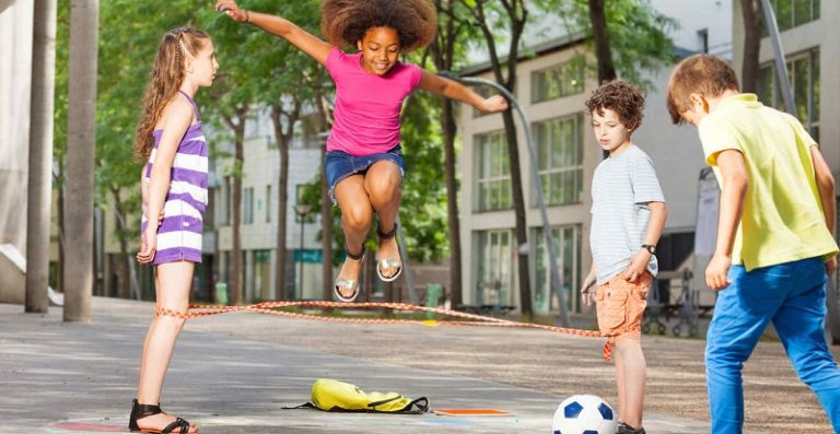 ¿Sabe qué hacer con sus hijos pequeños durante agosto?