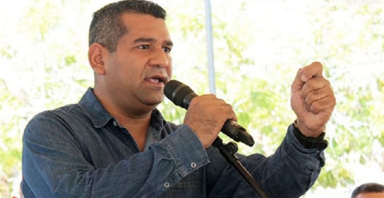 Willy Casanova: “No es obligatorio sacarse el carnet” para comprar gasolina