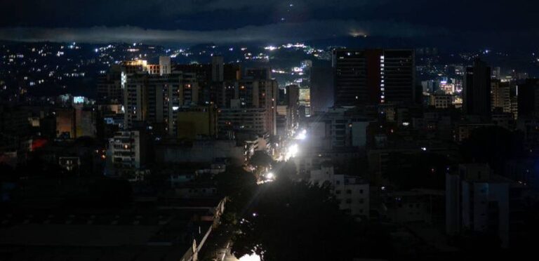 Esto se ha vuelto insoportable. Casi todas las tardes es este mismo cuento y ya mi paciencia llegó al límite.