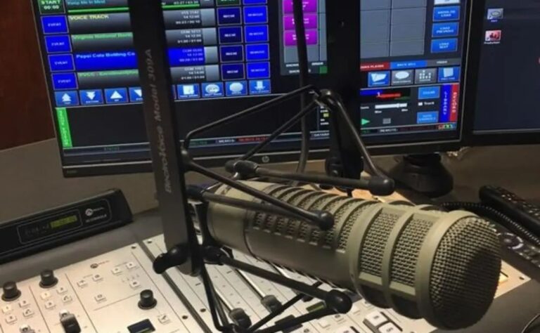 anunciar en la radio