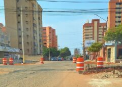 ¿Será qué los trabajos están parados? Se preguntan los ciudadanos al pasar por la avenida 11, próxima Zona 11