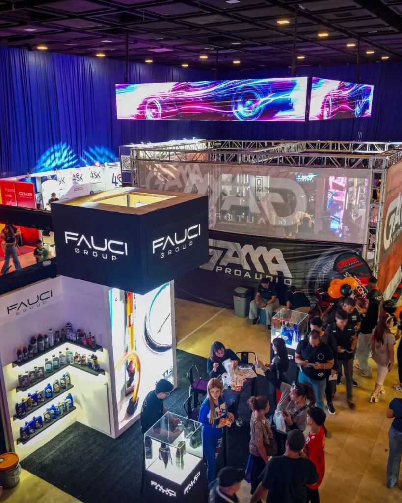 Stands de autopartes y lubricantes en la Expoautomotriz del Zulia