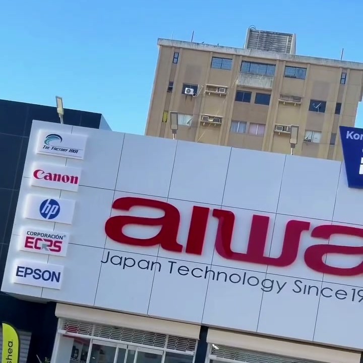 Fachada de la tienda Aiwa de Konectable en la avenida 5 de Julio, Maracaibo